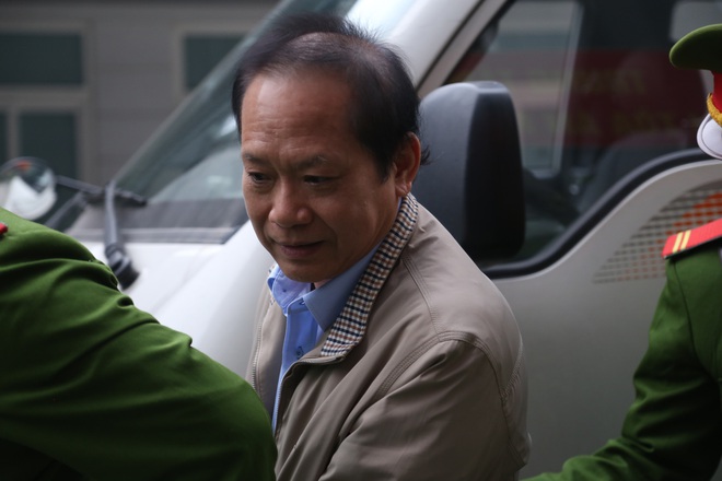 Ngày 2 xử vụ MobiFone mua AVG: Cựu Bộ trưởng Nguyễn Bắc Son lại khai có nhận 3 triệu USD nhưng không đưa cho con gái - Ảnh 2.
