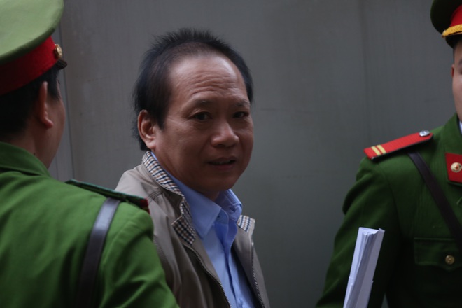 Ngày 2 xử vụ MobiFone mua AVG: Cựu Bộ trưởng Nguyễn Bắc Son lại khai có nhận 3 triệu USD nhưng không đưa cho con gái - Ảnh 26.