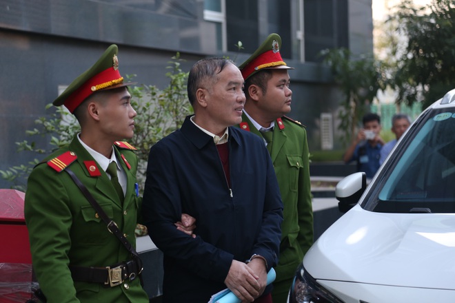 Ngày 2 xử vụ MobiFone mua AVG: Cựu Bộ trưởng Nguyễn Bắc Son lại khai có nhận 3 triệu USD nhưng không đưa cho con gái - Ảnh 28.