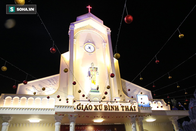 Không khí Giáng sinh ở khu xóm đạo lâu đời nhất Sài Gòn - Ảnh 2.