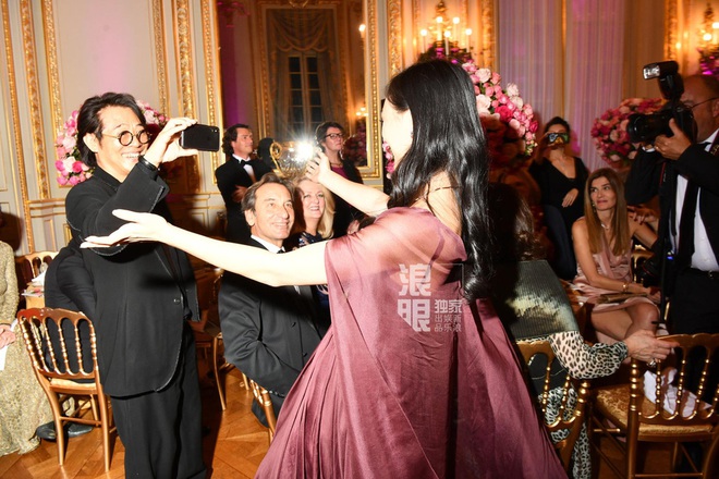 Con gái Lý Liên Kiệt khí chất nổi bật tại vũ hội dành cho con nhà giàu Paris - Ảnh 4.