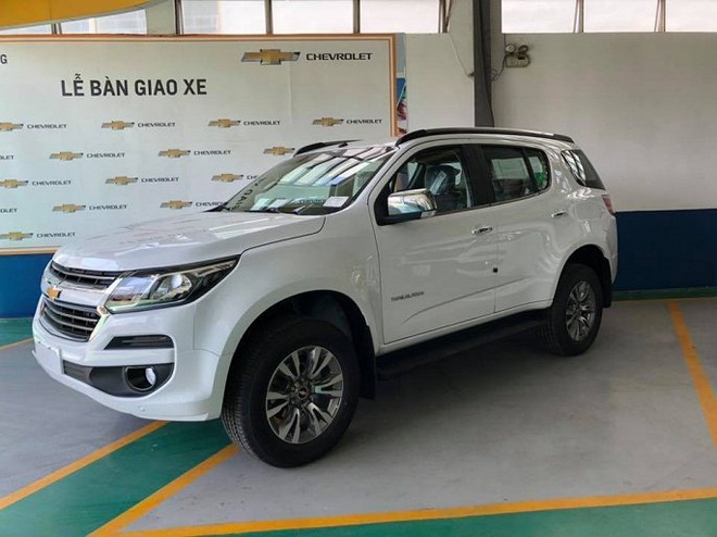 Cuối năm, ô tô SUV 7 chỗ hạng trung đua nhau giảm giá - Ảnh 2.