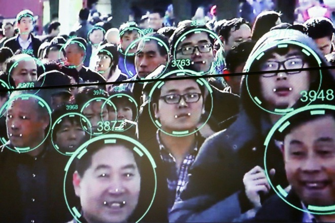 Trung Quốc buộc người mua SIM mới phải quét khuôn mặt - Ảnh 1.