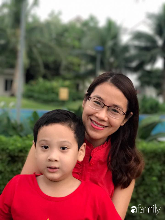 Bà mẹ Hà Nội chia sẻ cách dạy con độc đáo: Con bị điểm kém, thành tích đứng cuối lớp nhưng vẫn làm một điều đặc biệt - Ảnh 1.