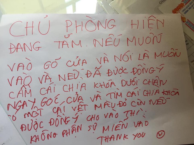 Tấm biển ngoài phòng của cô bé 12 tuổi, đọc xong người ta giật mình vì 1 chi tiết - Ảnh 1.