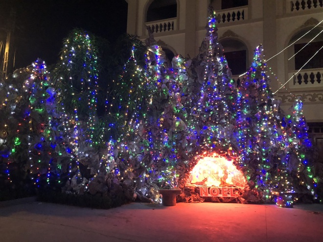 Mãn nhãn với hàng trăm hang đá rực rỡ chuẩn bị cho đêm Noel 2019 tại Nam Định - Ảnh 22.