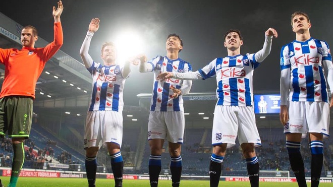 Vỡ mộng khi chờ Văn Hậu, fan Việt nói lời cay đắng với Heerenveen - Ảnh 1.