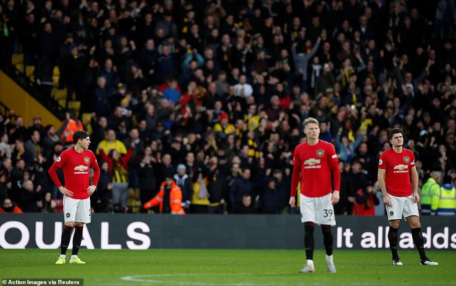 De Gea mắc sai lầm thảm họa, Man United cúi đầu rời sân của đội bét bảng - Ảnh 7.