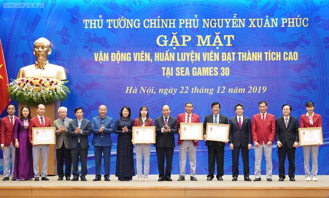  Chùm ảnh: Thủ tướng gặp mặt, vinh danh VĐV, HLV đạt thành tích cao tại SEA Games 30 - Ảnh 3.