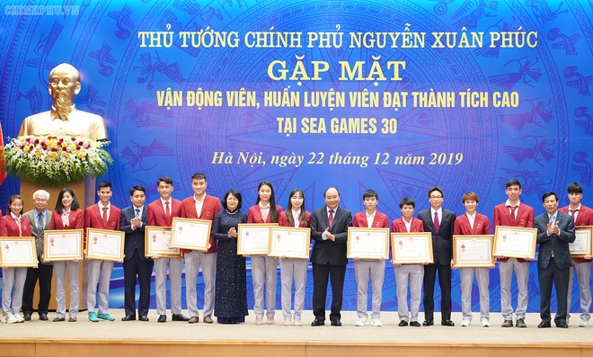  Chùm ảnh: Thủ tướng gặp mặt, vinh danh VĐV, HLV đạt thành tích cao tại SEA Games 30 - Ảnh 4.