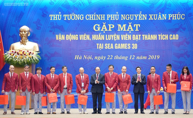  Chùm ảnh: Thủ tướng gặp mặt, vinh danh VĐV, HLV đạt thành tích cao tại SEA Games 30 - Ảnh 5.