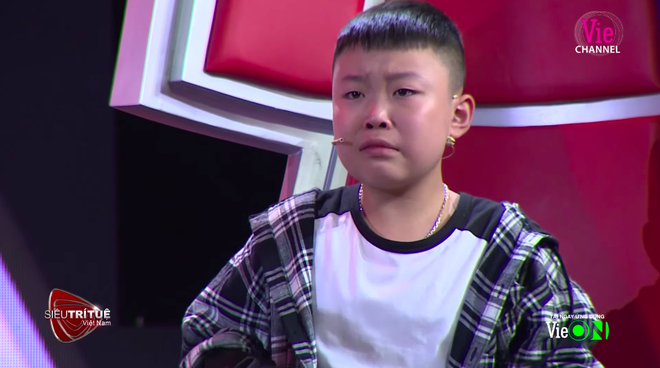 Siêu trí tuệ: Cậu bé 11 tuổi bật khóc sau lời đề nghị của Trấn Thành, BGK bối rối, cả trường quay im lặng  - Ảnh 7.