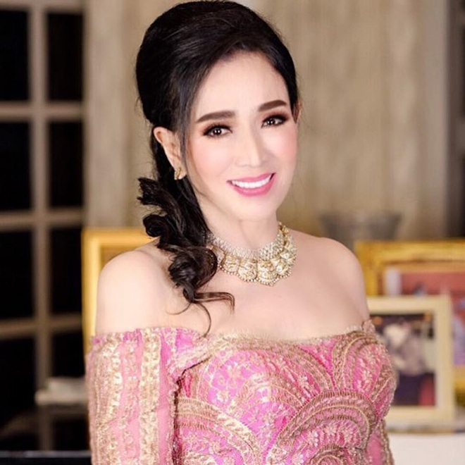 Nhan sắc trẻ trung khó tin ở tuổi 72 của Hoa hậu Hoàn vũ Thái Lan đầu tiên - Ảnh 6.