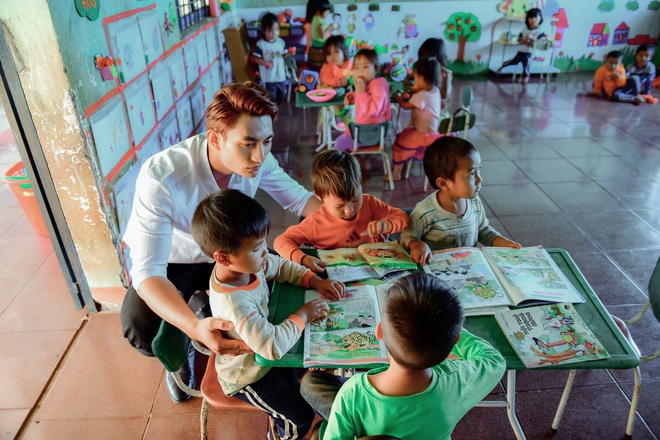 Quán quân Mister Việt Nam cùng hoa hậu Khánh Ngân thăm 8 cô giáo đứng lớp không lương - Ảnh 6.