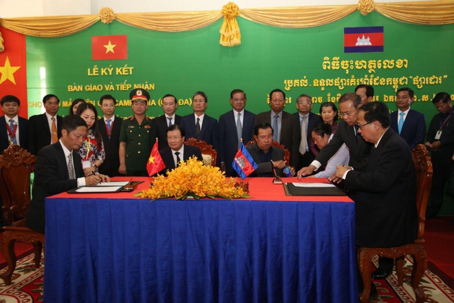 Thủ tướng Campuchia Hun Sen đáp trả thâm thúy khi bị vu cáo là con rối của Việt Nam - Ảnh 1.