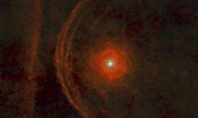 Ngôi sao đỏ khổng lồ rất gần Trái Đất đang hành động kỳ lạ, có thể sắp nổ tung - Ảnh 1.