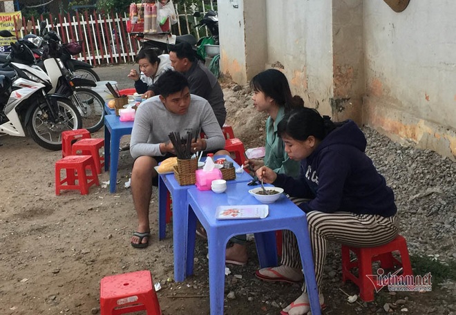 Người Sài Gòn dậy từ mờ sáng, đi chục km để ăn món đặc biệt - Ảnh 4.
