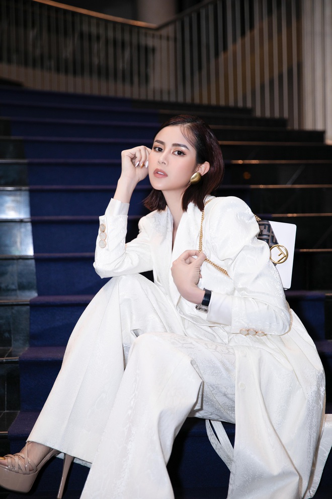 Sella Trương diện cả cây trắng cá tính đi xem triển lãm thời trang - Ảnh 9.