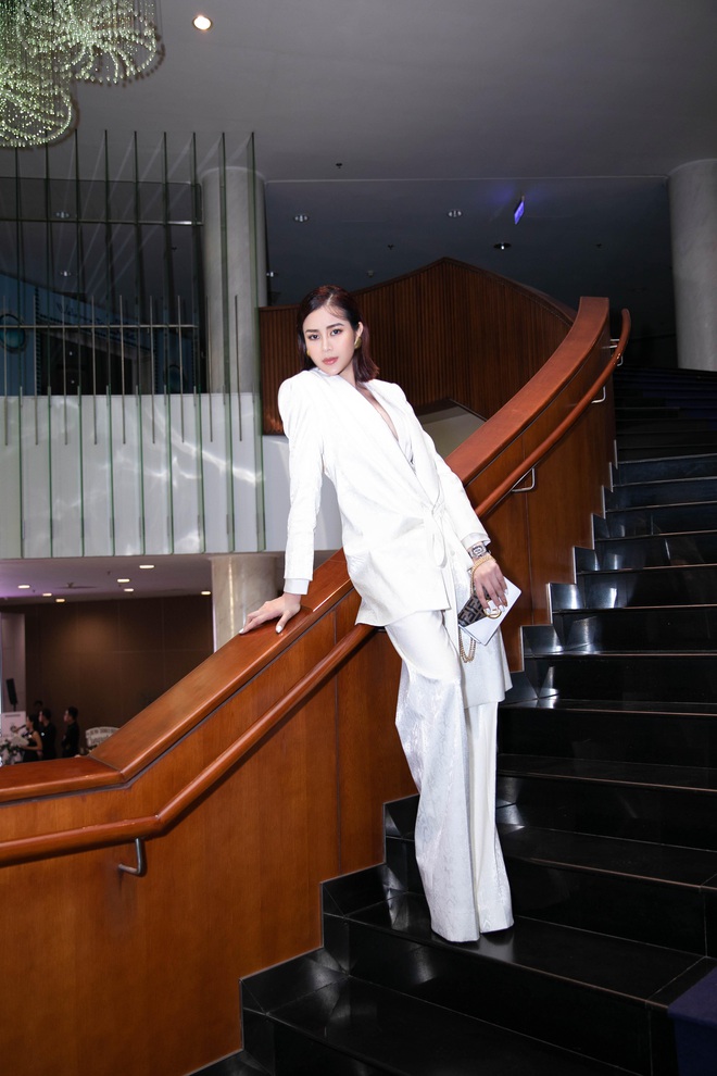 Sella Trương diện cả cây trắng cá tính đi xem triển lãm thời trang - Ảnh 4.