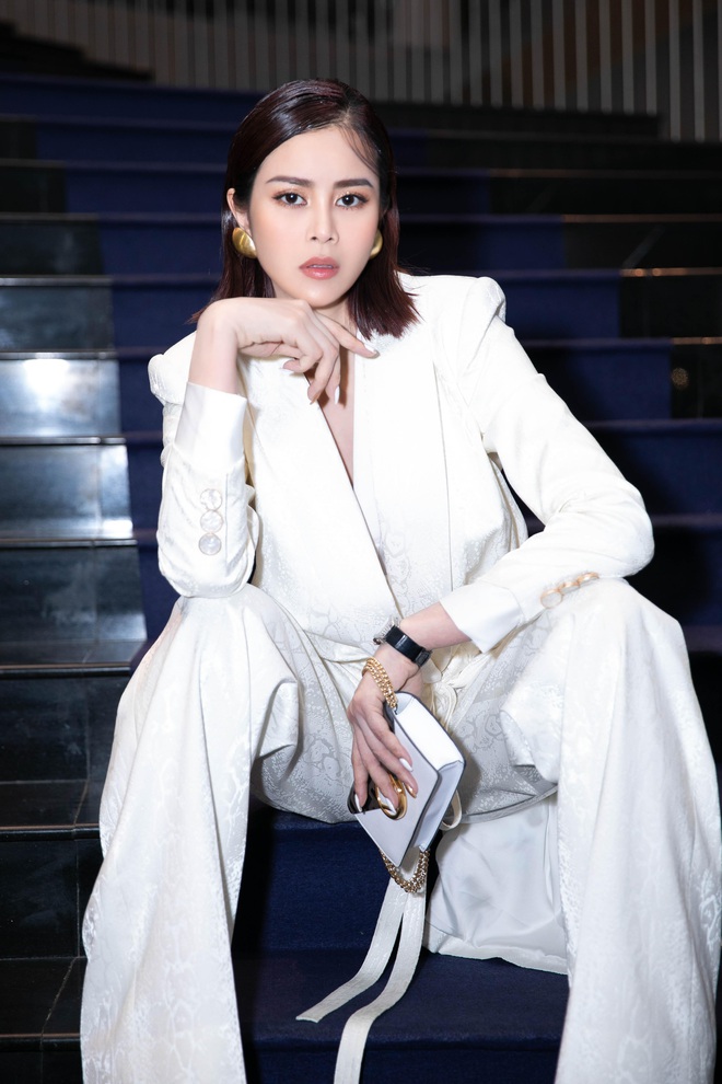 Sella Trương diện cả cây trắng cá tính đi xem triển lãm thời trang - Ảnh 7.