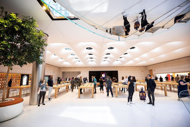 Vẻ đẹp gây nghiện của Apple Store chất nhất thế giới: Kiệt tác dưới lòng đất, hút khách hơn cả tượng Nữ thần Tự do - Ảnh 12.