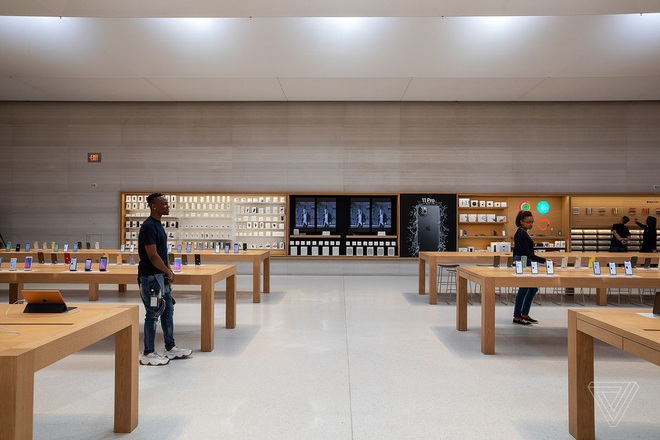 Vẻ đẹp gây nghiện của Apple Store chất nhất thế giới: Kiệt tác dưới lòng đất, hút khách hơn cả tượng Nữ thần Tự do - Ảnh 13.