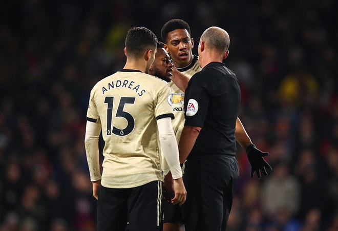  Chủ nhà Burnley tặng quà, Man United vào Top 5  - Ảnh 5.