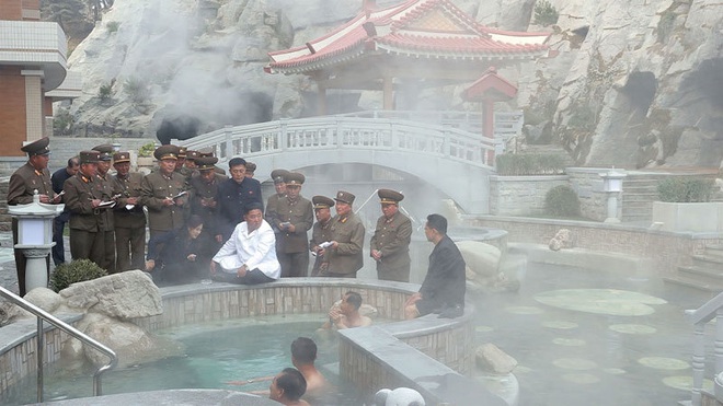 Giải m&atilde; chiến lược của Kim Jong Un qua loạt ảnh cuối 2019 - Ảnh 3.
