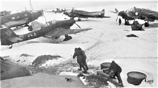 Nhà hóa học đã làm gì để quân Đức không thể ném bom Leningrad? - Ảnh 1.