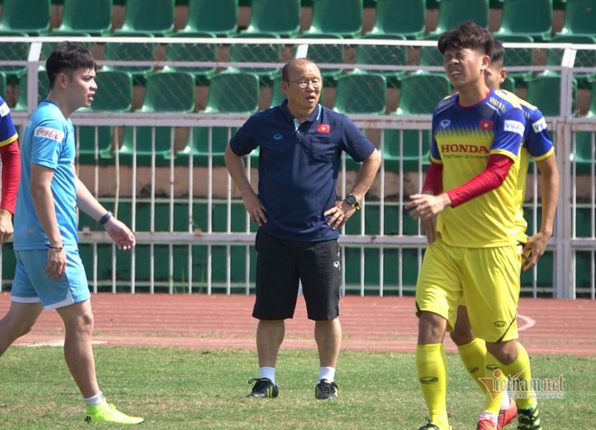 Thầy Park lại nổi nóng, cầu thủ U23 Việt Nam “xanh mặt” - Ảnh 11.