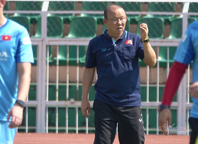 Thầy Park lại nổi nóng, cầu thủ U23 Việt Nam “xanh mặt” - Ảnh 13.