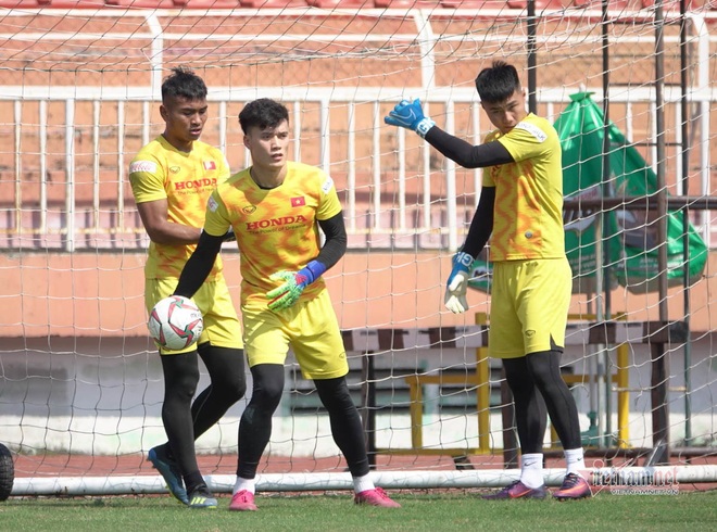Thầy Park lại nổi nóng, cầu thủ U23 Việt Nam “xanh mặt” - Ảnh 4.