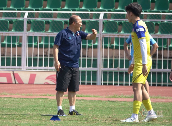 Thầy Park lại nổi nóng, cầu thủ U23 Việt Nam “xanh mặt” - Ảnh 8.