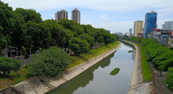 Lấy nước sông Hồng xử lý ô nhiễm Tô Lịch: Hàng trăm tỷ đồng sẽ mất trắng sau mấy ngày - Ảnh 2.