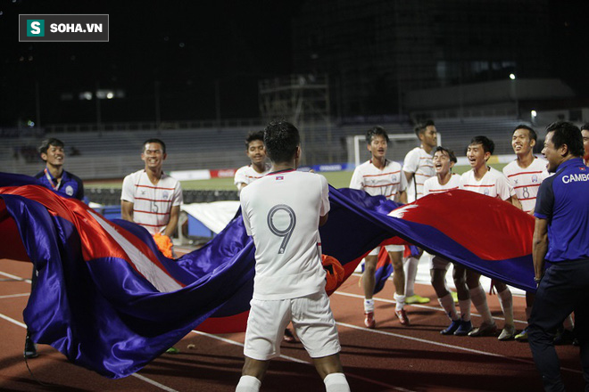 Cầu thủ Campuchia bật khóc, ăn mừng đầy cảm xúc sau chiến tích lịch sử tại SEA Games - Ảnh 5.