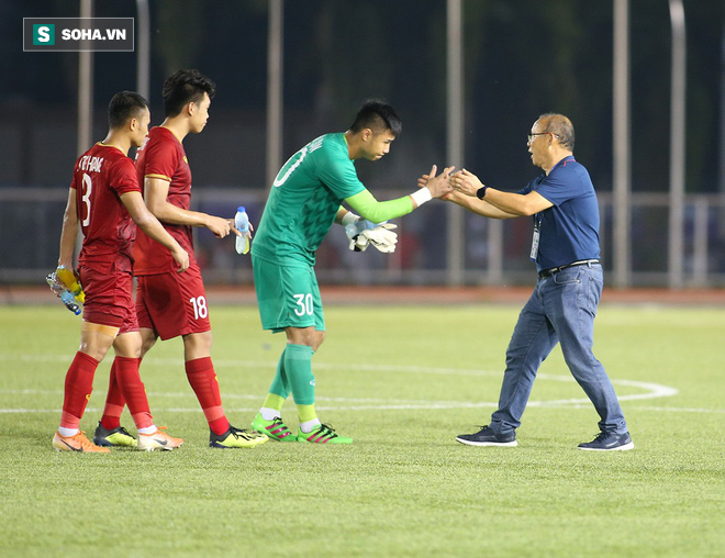 HLV Park Hang-seo bảo vệ thủ môn Văn Toản: Không có lý do gì để trách móc cậu ấy! - Ảnh 1.