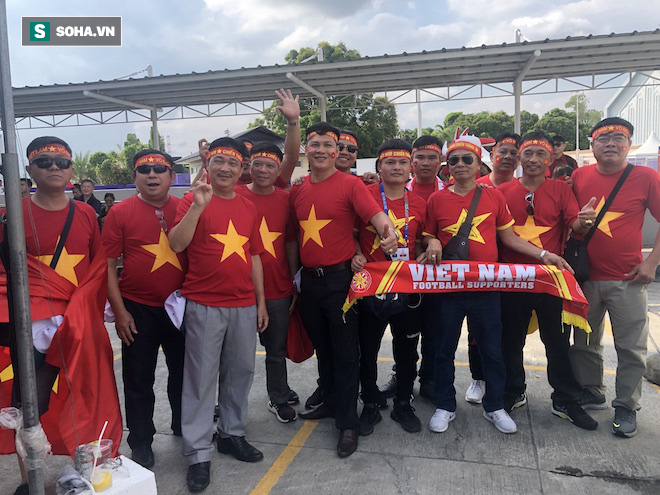 Fan Việt nhuộm đỏ SVĐ Binan, dự đoán chiến thắng áp đảo cho đội nhà - Ảnh 8.