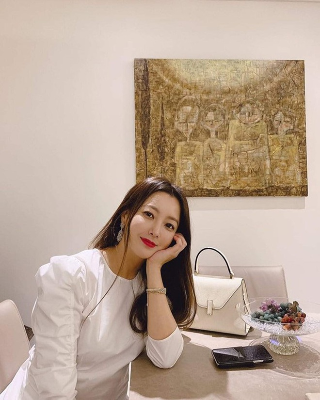 Ngỡ ngàng nhan sắc tuổi 43 của nữ thần sắc đẹp xứ Hàn Kim Hee Sun - Ảnh 19.