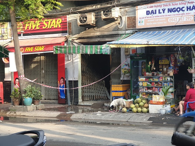 Vụ cháy khiến 2 phụ nữ cùng 1 cháu bé tử vong ở Sài Gòn: Căn nhà bị khoá trong bằng 3-4 ổ khoá - Ảnh 1.