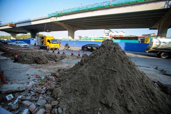 Cận cảnh tình trạng nhếch nhác tại tuyến đường 3.100 tỉ đồng vừa thông xe - Ảnh 9.