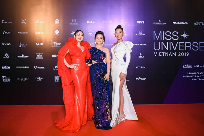 TRỰC TIÊP Chung kết Hoa hậu Hoàn vũ Việt Nam 2019: Dàn sao rực rỡ trên thảm đỏ - Ảnh 3.