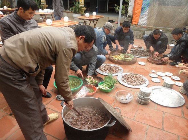  Chuyện ở làng ăn thịt chó ngày Tết lấy may  - Ảnh 1.