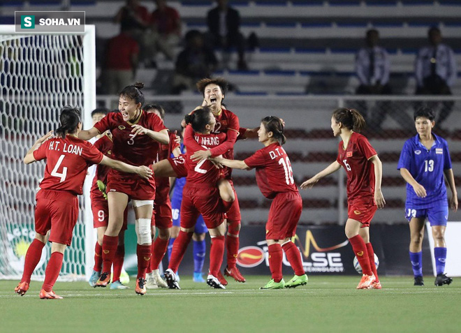 Trợ lý xinh đẹp Thái Lan khóc hết nước mắt, chết lặng khi nhìn Việt Nam nhận HCV SEA Games - Ảnh 1.