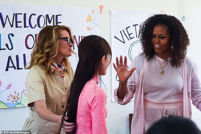 Bà Michelle Obama động viên nữ sinh Việt nỗ lực học tập: Giáo dục là sức mạnh, tiếng nói và cơ hội - Ảnh 7.