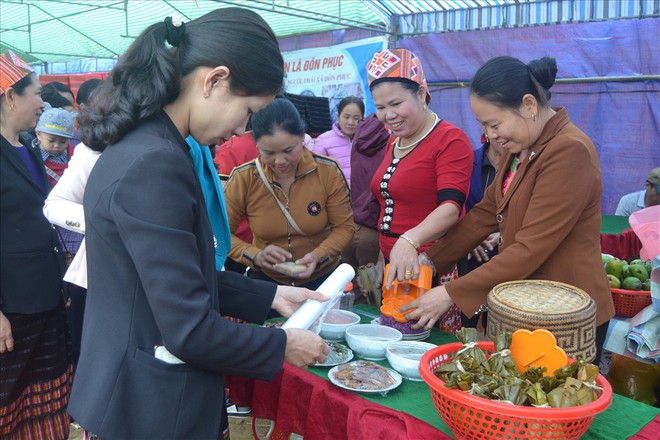 Đi chợ phiên Mường Quạ ngày cuối năm - Ảnh 11.