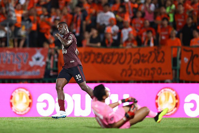 Tới Buriram United, Xuân Trường là đồng đội cựu sao Ngoại hạng Anh - Ảnh 2.