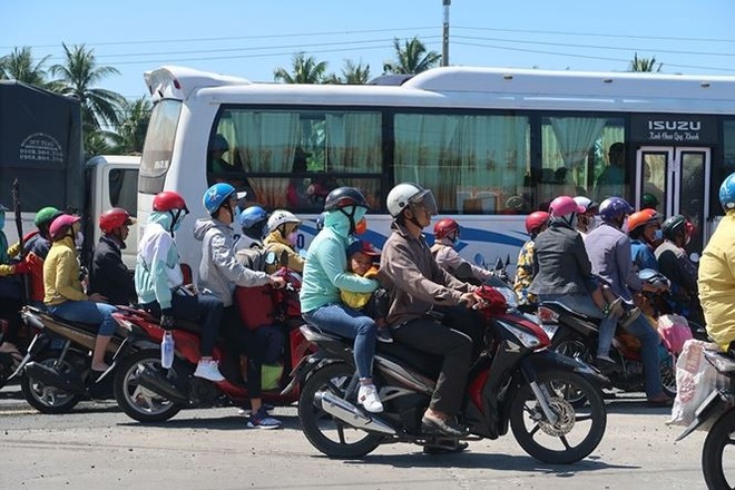 Người miền Tây đội nắng về lại TPHCM - Ảnh 3.