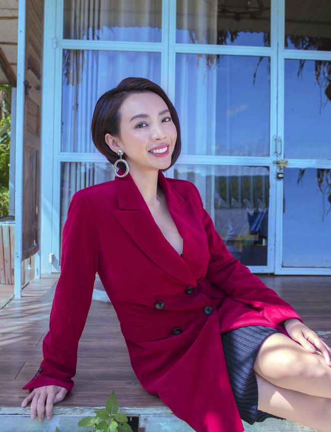 Hoa hậu hài Thu Trang khoe vẻ gợi cảm, mặn mà dịp đầu năm - Ảnh 16.
