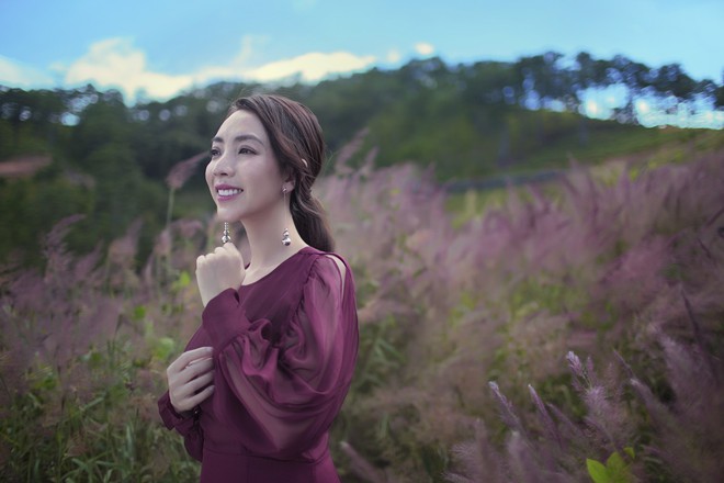 Hoa hậu hài Thu Trang khoe vẻ gợi cảm, mặn mà dịp đầu năm - Ảnh 7.