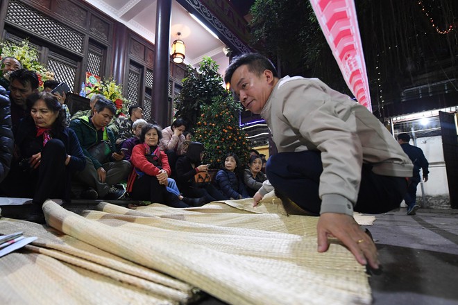 Hàng nghìn người chen chân dâng sớ cúng giải hạn sao La Hầu tại chùa Phúc Khánh - Ảnh 5.